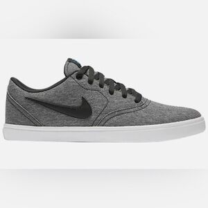 Nike Men's Solarsoft Canvas SB Sneakers